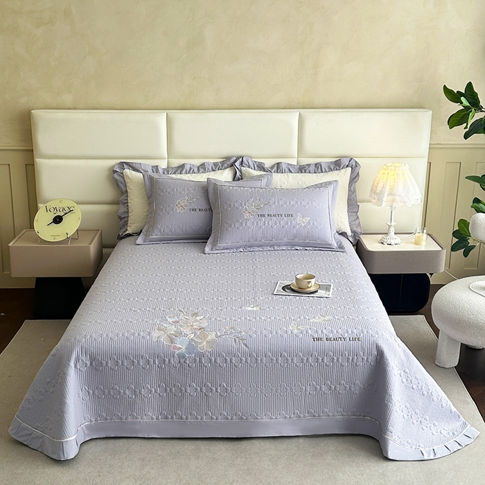 紫碧螺家纺 2025新款全棉水洗绣花欧式床盖 蔚蓝