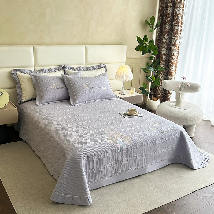 91家纺网 家纺一手货源 找家纺 紫碧螺家纺 2025新款全棉水洗绣花欧式床盖 蔚蓝