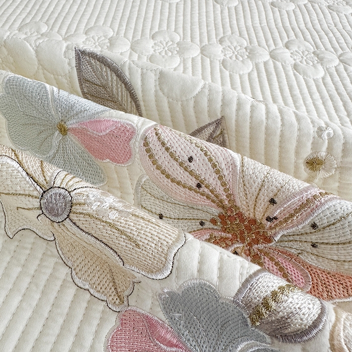 91家纺网 家纺一手货源 找家纺 紫碧螺家纺 2025新款全棉水洗绣花欧式床盖 奶昔-橙边