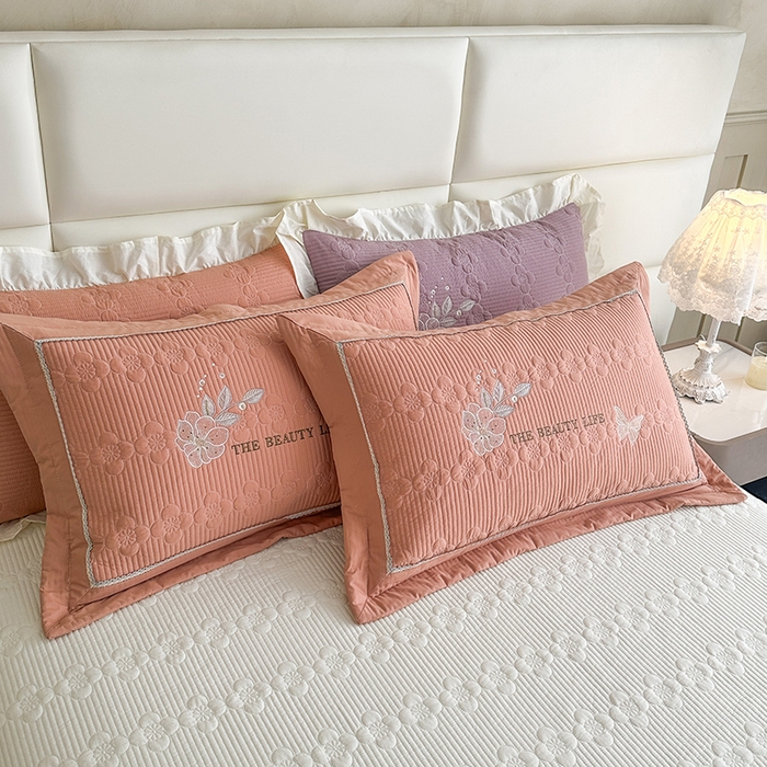 91家纺网 家纺一手货源 找家纺 紫碧螺家纺 2025新款全棉水洗绣花欧式床盖 奶昔-橙边