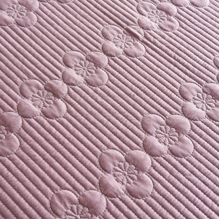 91家纺网 家纺一手货源 找家纺 紫碧螺家纺 2025新款全棉水洗绣花欧式床盖 千黛紫