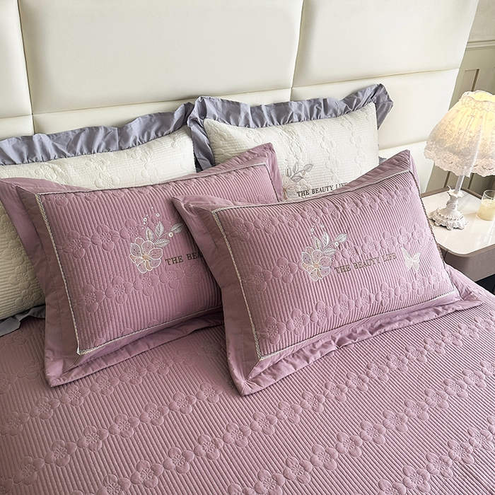 91家纺网 家纺一手货源 找家纺 紫碧螺家纺 2025新款全棉水洗绣花欧式床盖 千黛紫