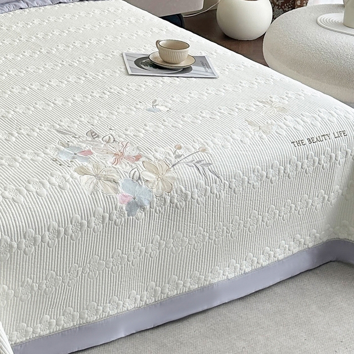 91家纺网 家纺一手货源 找家纺 紫碧螺家纺 2025新款全棉水洗绣花欧式床盖 奶昔-灰边