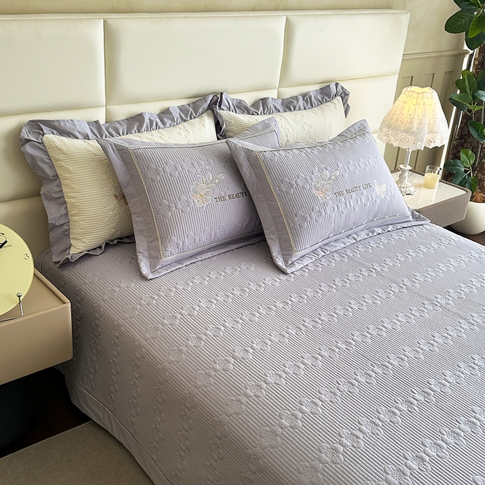 91家纺网 家纺一手货源 找家纺 紫碧螺家纺 2025新款全棉水洗绣花欧式床盖 蔚蓝