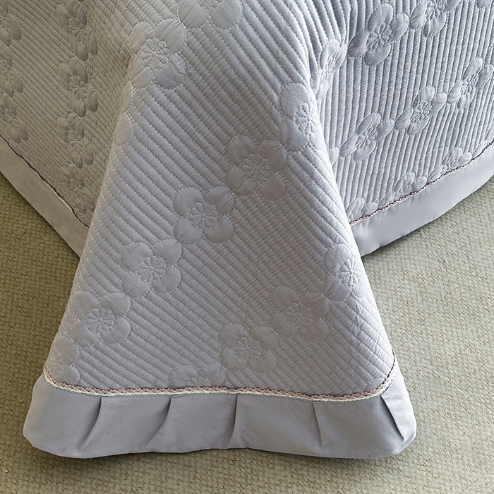 91家纺网 家纺一手货源 找家纺 紫碧螺家纺 2025新款全棉水洗绣花欧式床盖 蔚蓝