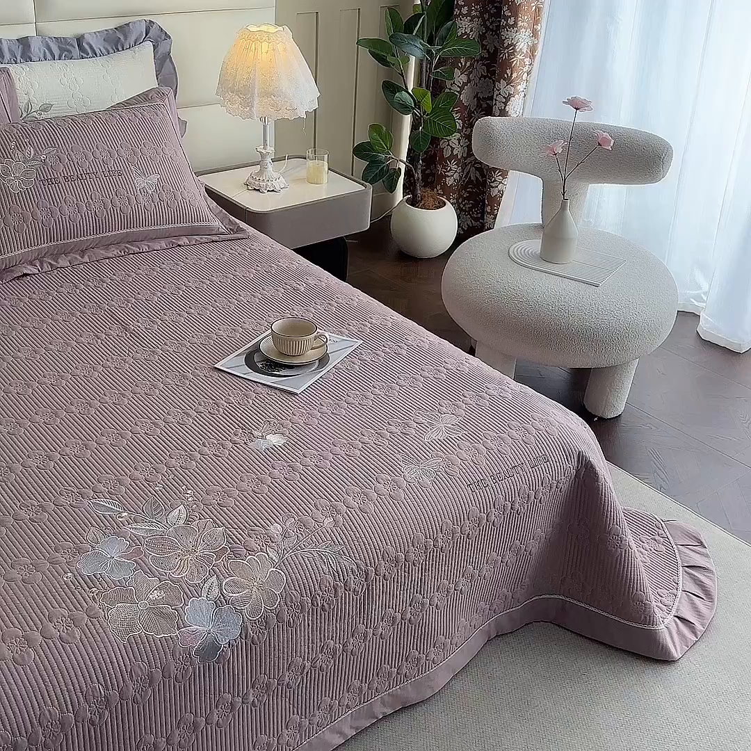 91家纺网 家纺一手货源 找家纺 紫碧螺家纺 2025新款全棉水洗绣花欧式床盖 雅典灰