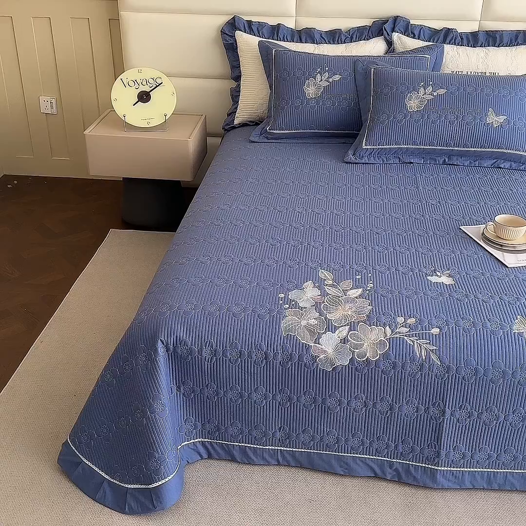 91家纺网 家纺一手货源 找家纺 紫碧螺家纺 2025新款全棉水洗绣花欧式床盖 冰月兰