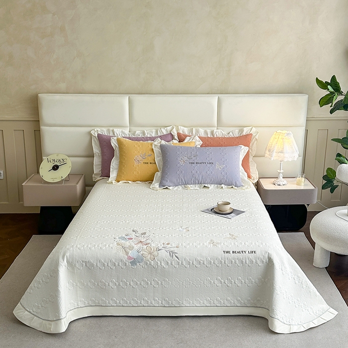 紫碧螺家纺 2025新款全棉水洗绣花欧式床盖 奶昔-白边