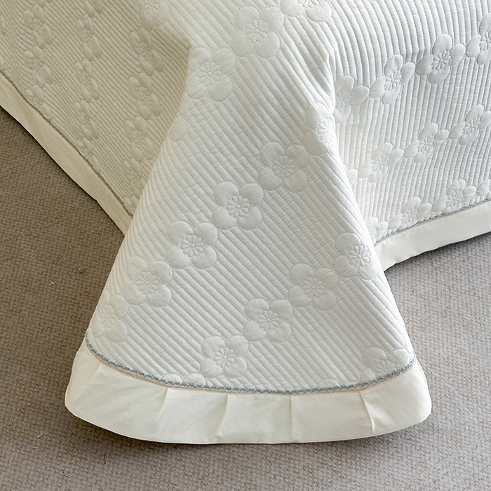 91家纺网 家纺一手货源 找家纺 紫碧螺家纺 2025新款全棉水洗绣花欧式床盖 奶昔-白边