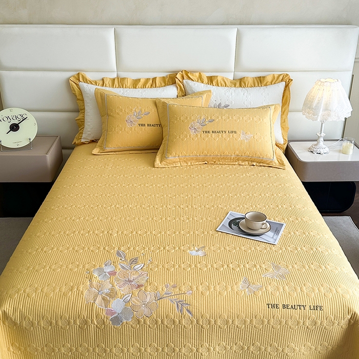 91家纺网 家纺一手货源 找家纺 紫碧螺家纺 2025新款全棉水洗绣花欧式床盖 柳黄