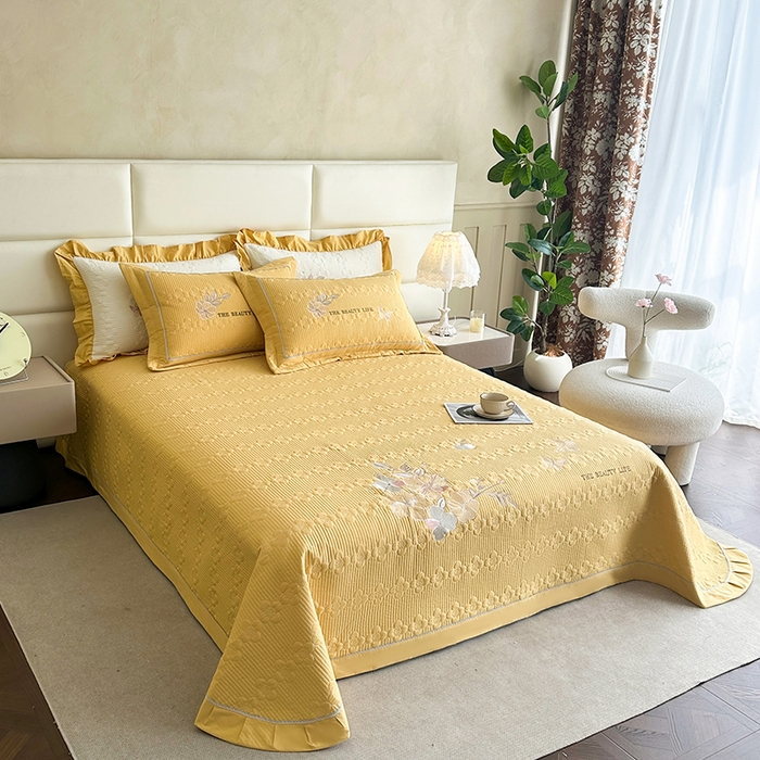 91家纺网 家纺一手货源 找家纺 紫碧螺家纺 2025新款全棉水洗绣花欧式床盖 柳黄