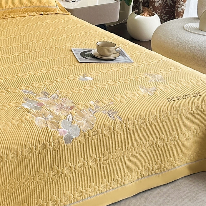 91家纺网 家纺一手货源 找家纺 紫碧螺家纺 2025新款全棉水洗绣花欧式床盖 柳黄