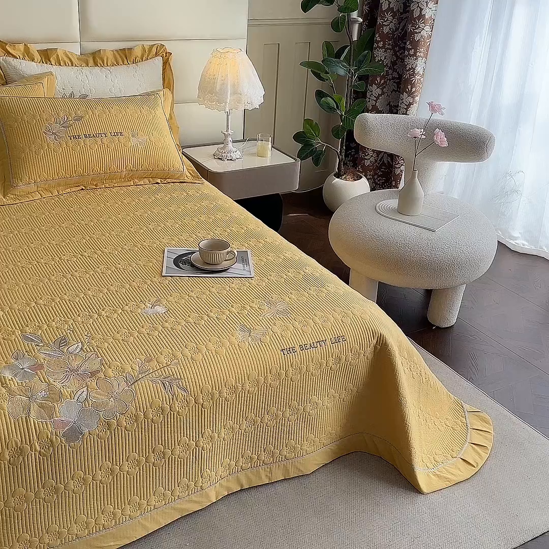 91家纺网 家纺一手货源 找家纺 紫碧螺家纺 2025新款全棉水洗绣花欧式床盖 柳黄