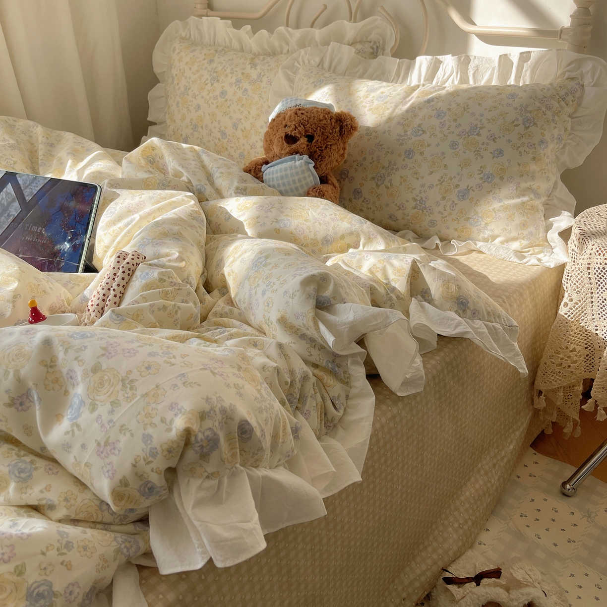 91家纺网 家纺一手货源 找家纺 六巷胡同 2026春夏新款INS博主风韩系小碎花全棉花边款四件套 允夏