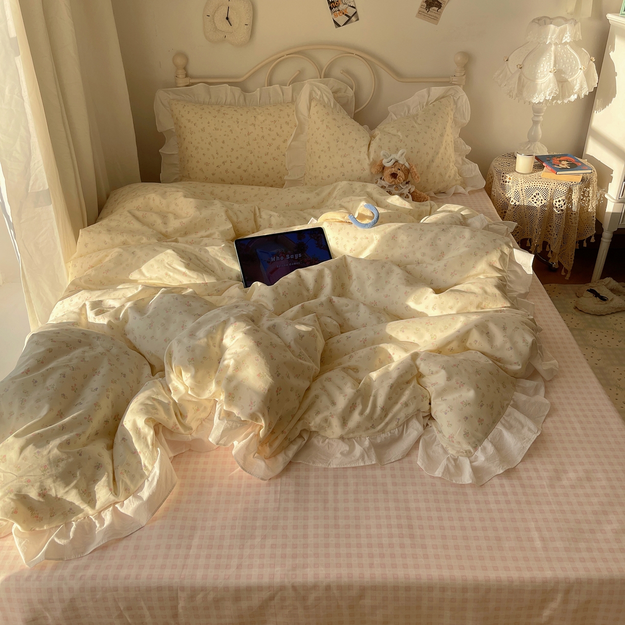 91家纺网 家纺一手货源 找家纺 六巷胡同 2026春夏新款INS博主风韩系小碎花全棉花边款四件套 浅栀