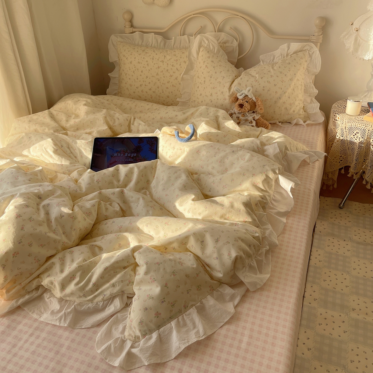 91家纺网 家纺一手货源 找家纺 六巷胡同 2026春夏新款INS博主风韩系小碎花全棉花边款四件套 浅栀