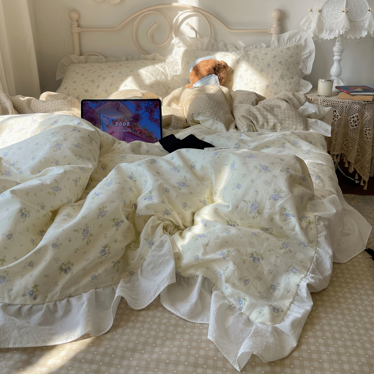 91家纺网 家纺一手货源 找家纺 六巷胡同 2026春夏新款INS博主风韩系小碎花全棉花边款四件套 知棠