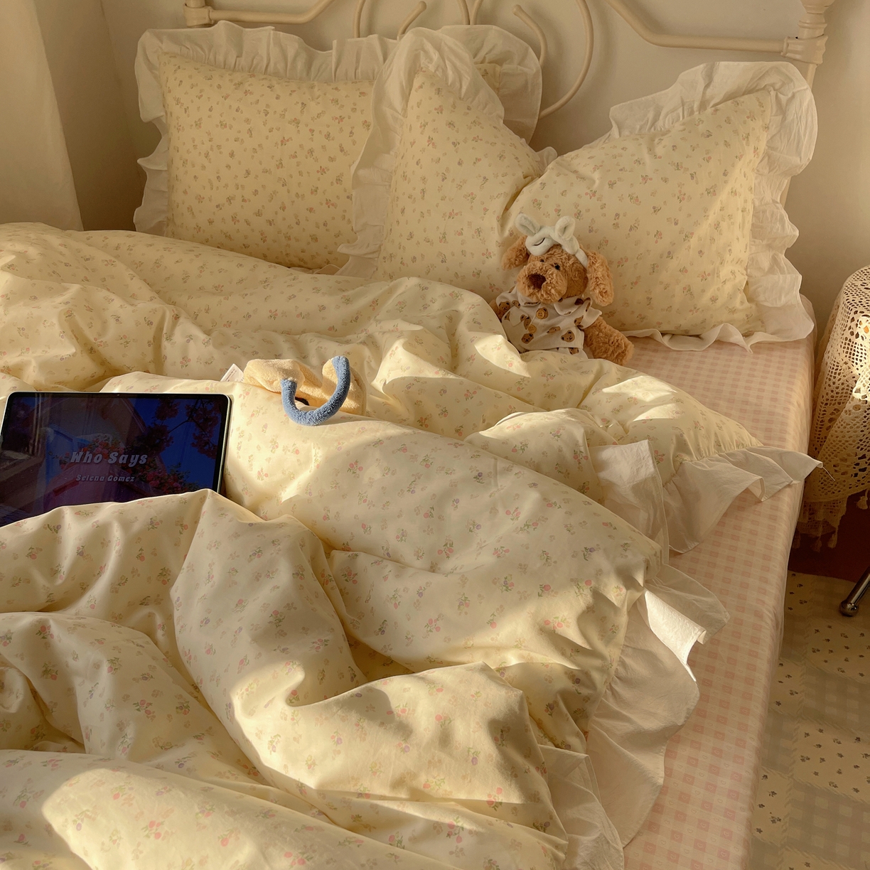 91家纺网 家纺一手货源 找家纺 六巷胡同 2026春夏新款INS博主风韩系小碎花全棉花边款四件套 浅栀