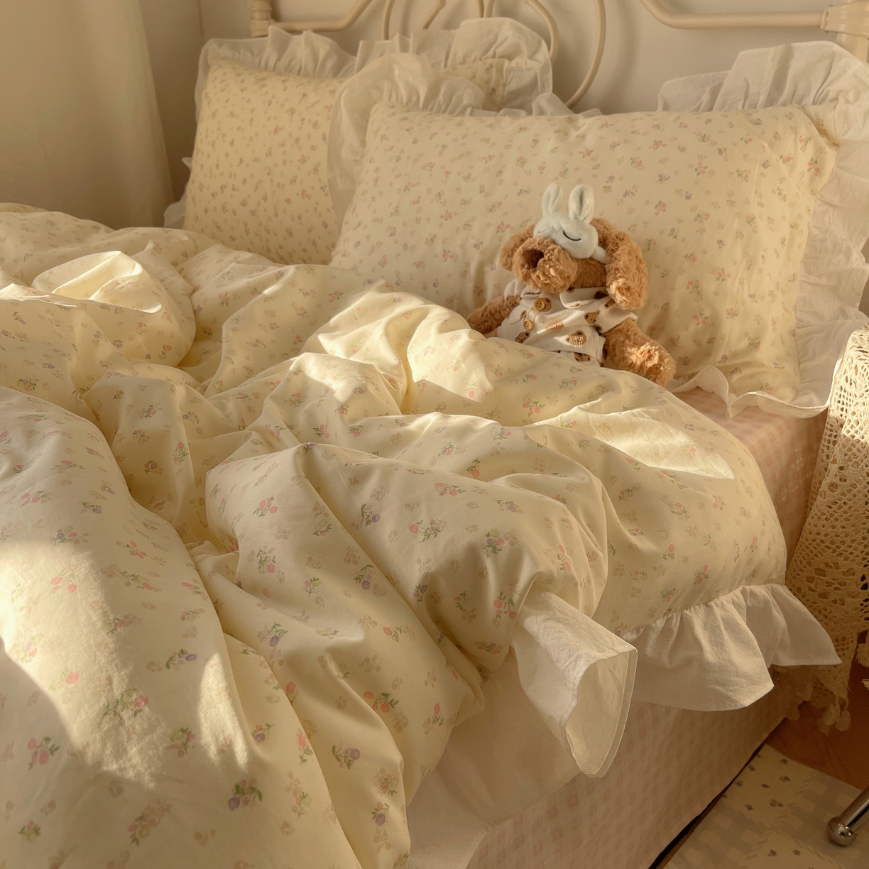 91家纺网 家纺一手货源 找家纺 六巷胡同 2026春夏新款INS博主风韩系小碎花全棉花边款四件套 浅栀