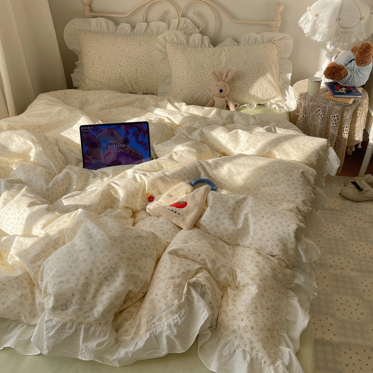 91家纺网 家纺一手货源 找家纺 六巷胡同 2026春夏新款INS博主风韩系小碎花全棉花边款四件套 予椿