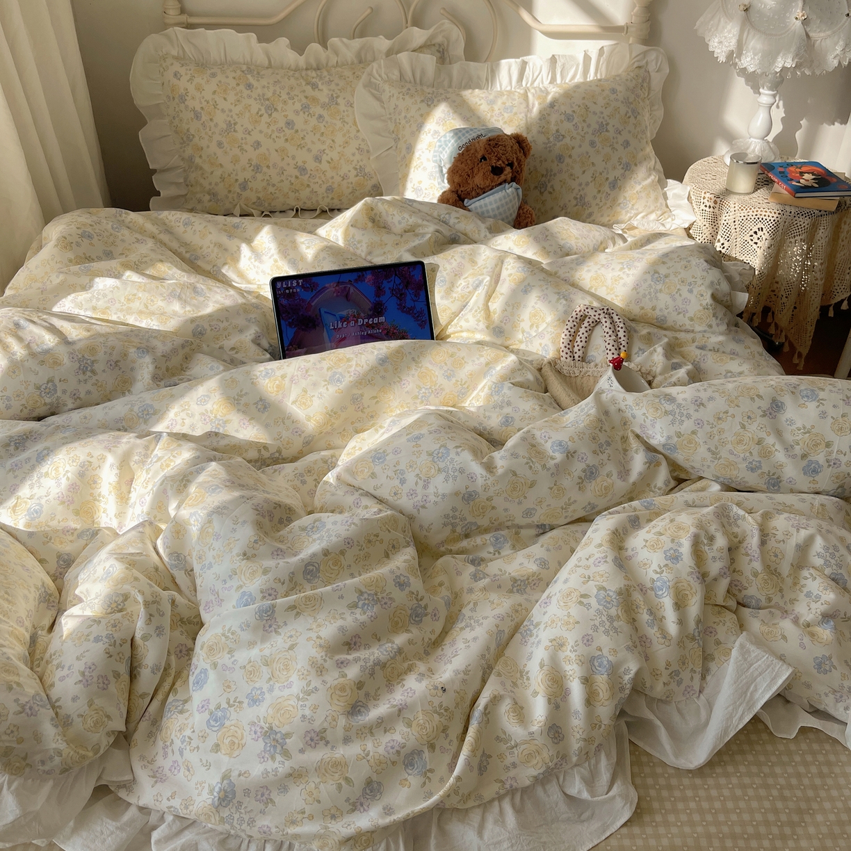 91家纺网 家纺一手货源 找家纺 六巷胡同 2026春夏新款INS博主风韩系小碎花全棉花边款四件套 允夏