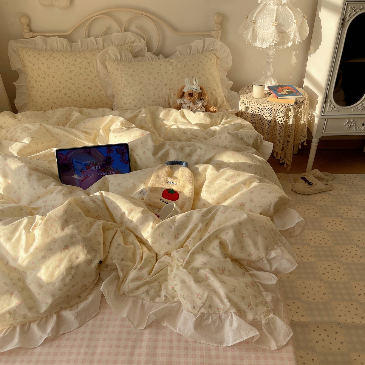 91家纺网 家纺一手货源 找家纺 六巷胡同 2026春夏新款INS博主风韩系小碎花全棉花边款四件套 浅栀