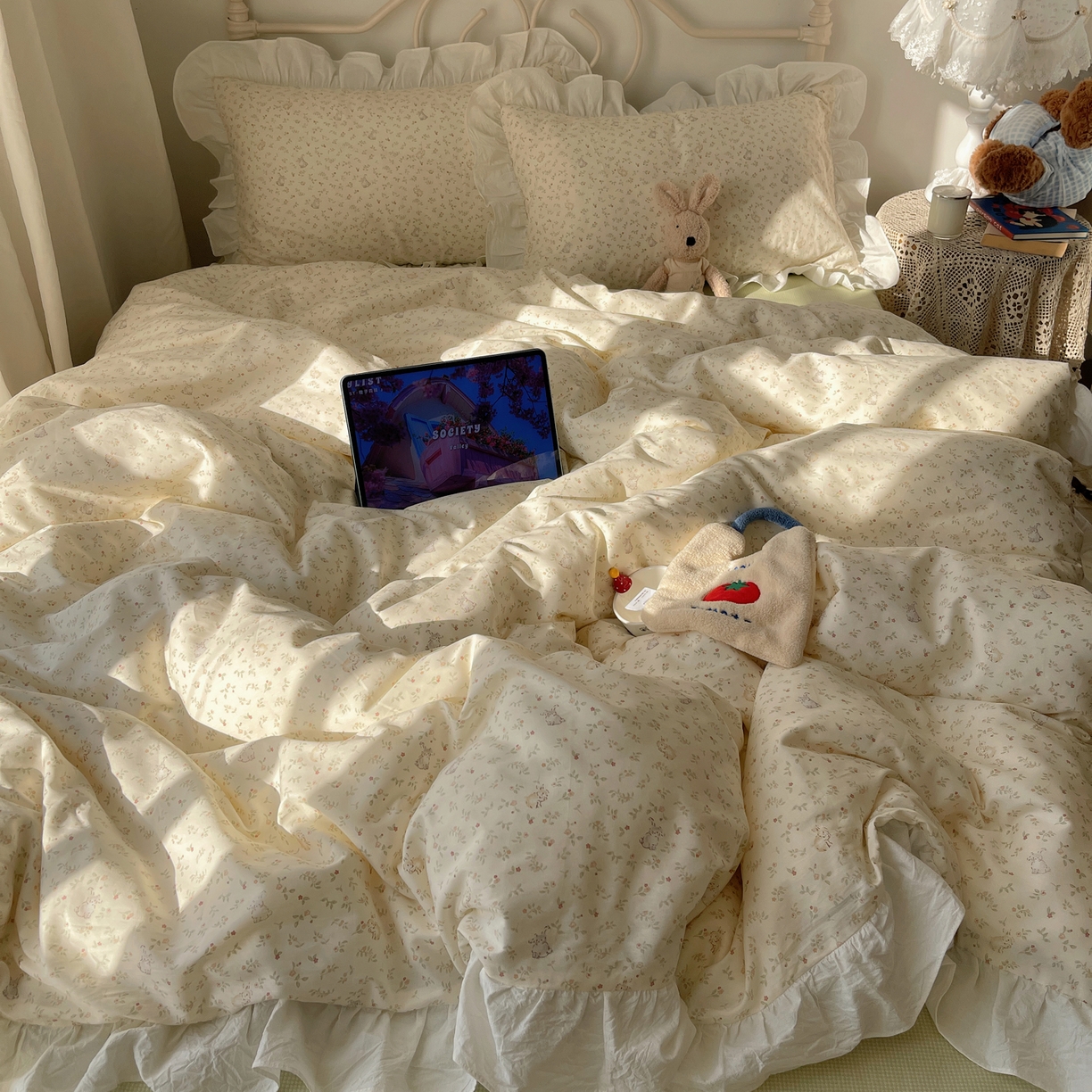 91家纺网 家纺一手货源 找家纺 六巷胡同 2026春夏新款INS博主风韩系小碎花全棉花边款四件套 予椿