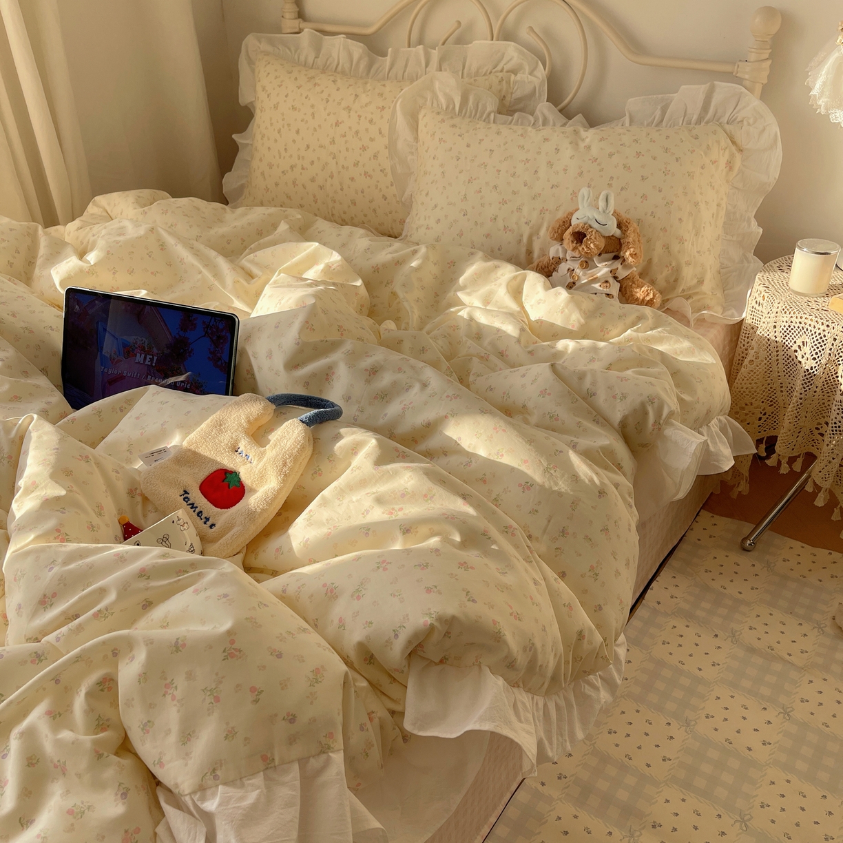 91家纺网 家纺一手货源 找家纺 六巷胡同 2026春夏新款INS博主风韩系小碎花全棉花边款四件套 浅栀