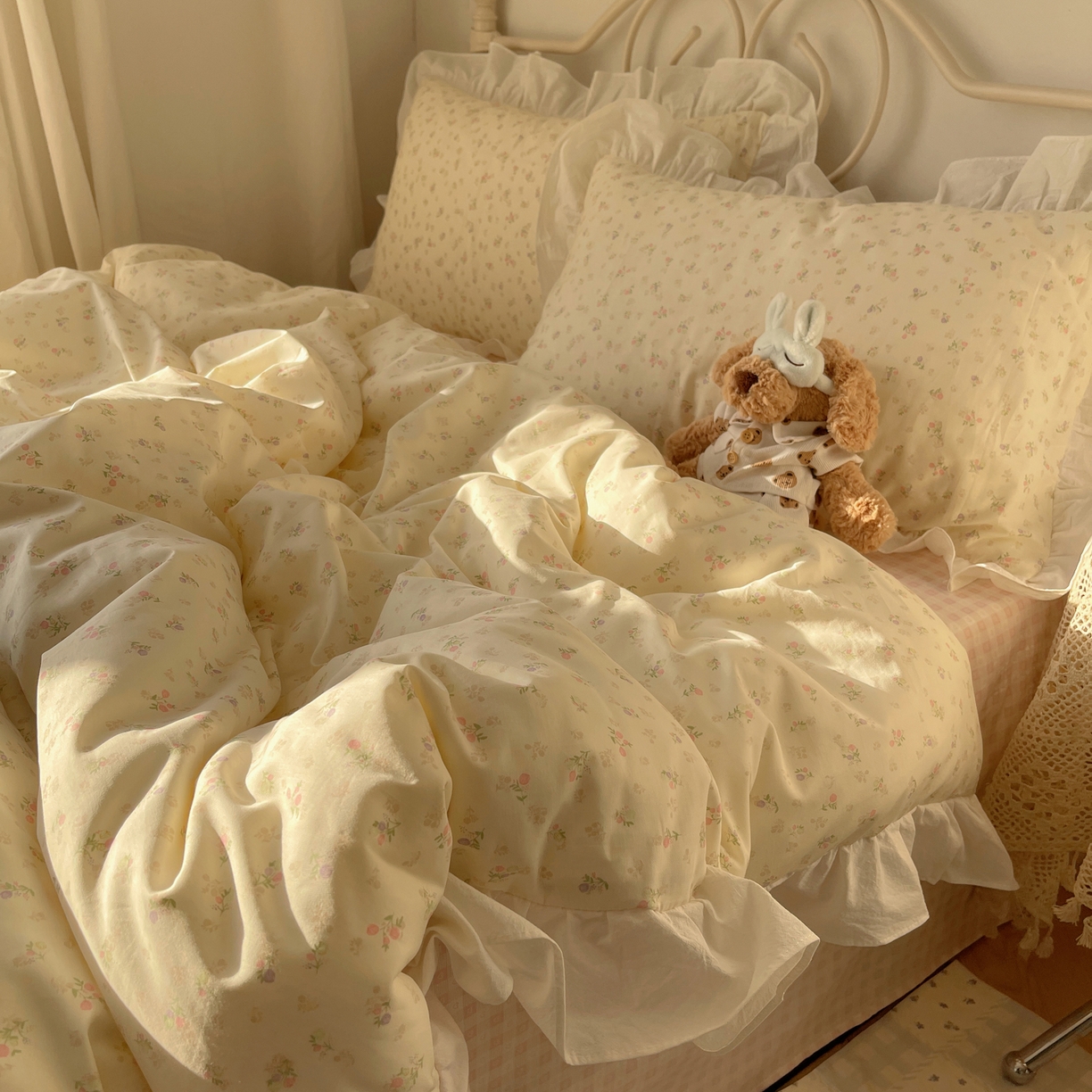 91家纺网 家纺一手货源 找家纺 六巷胡同 2026春夏新款INS博主风韩系小碎花全棉花边款四件套 浅栀