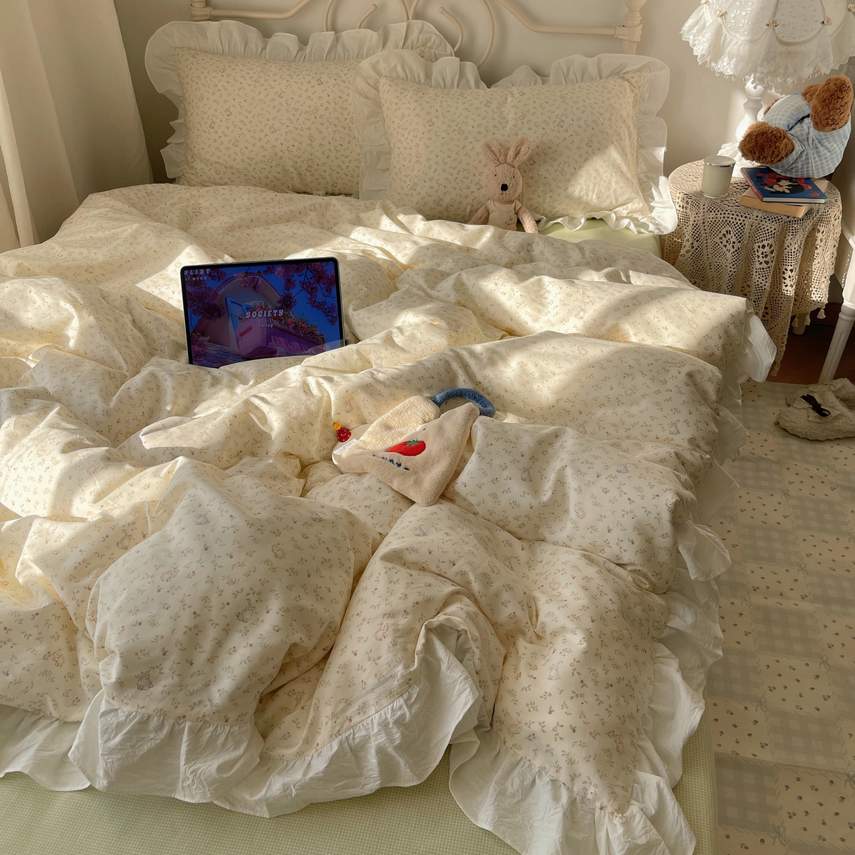 91家纺网 家纺一手货源 找家纺 六巷胡同 2026春夏新款INS博主风韩系小碎花全棉花边款四件套 予椿