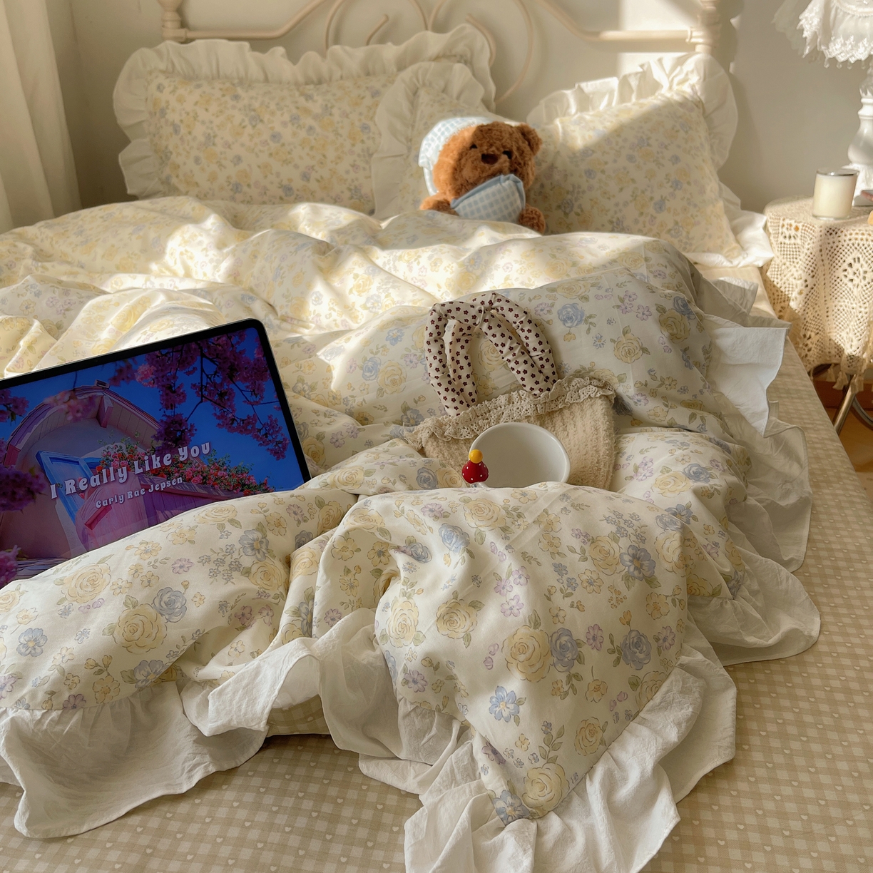 91家纺网 家纺一手货源 找家纺 六巷胡同 2026春夏新款INS博主风韩系小碎花全棉花边款四件套 允夏