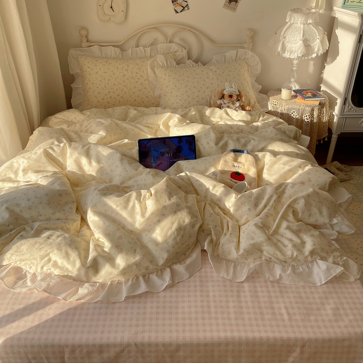 91家纺网 家纺一手货源 找家纺 六巷胡同 2026春夏新款INS博主风韩系小碎花全棉花边款四件套 浅栀