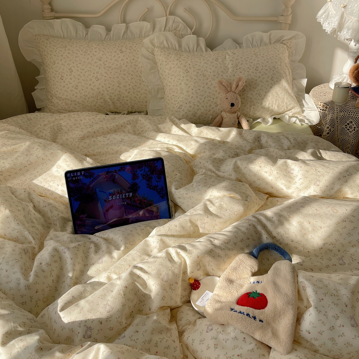 91家纺网 家纺一手货源 找家纺 六巷胡同 2026春夏新款INS博主风韩系小碎花全棉花边款四件套 予椿