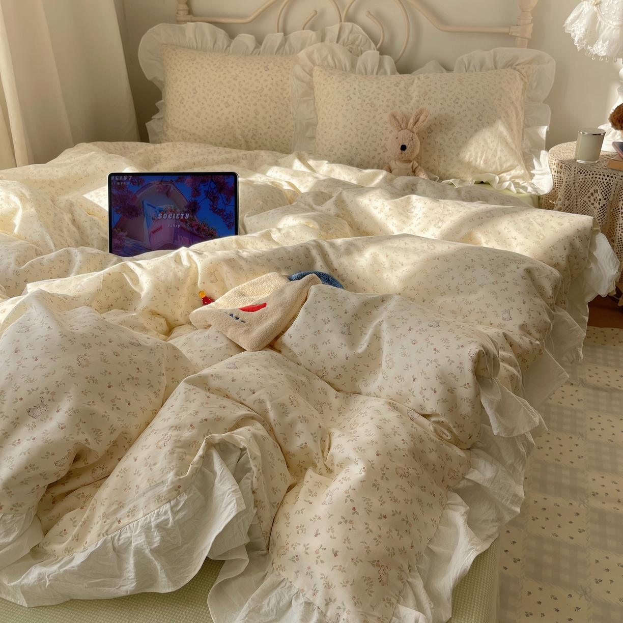 91家纺网 家纺一手货源 找家纺 六巷胡同 2026春夏新款INS博主风韩系小碎花全棉花边款四件套 予椿