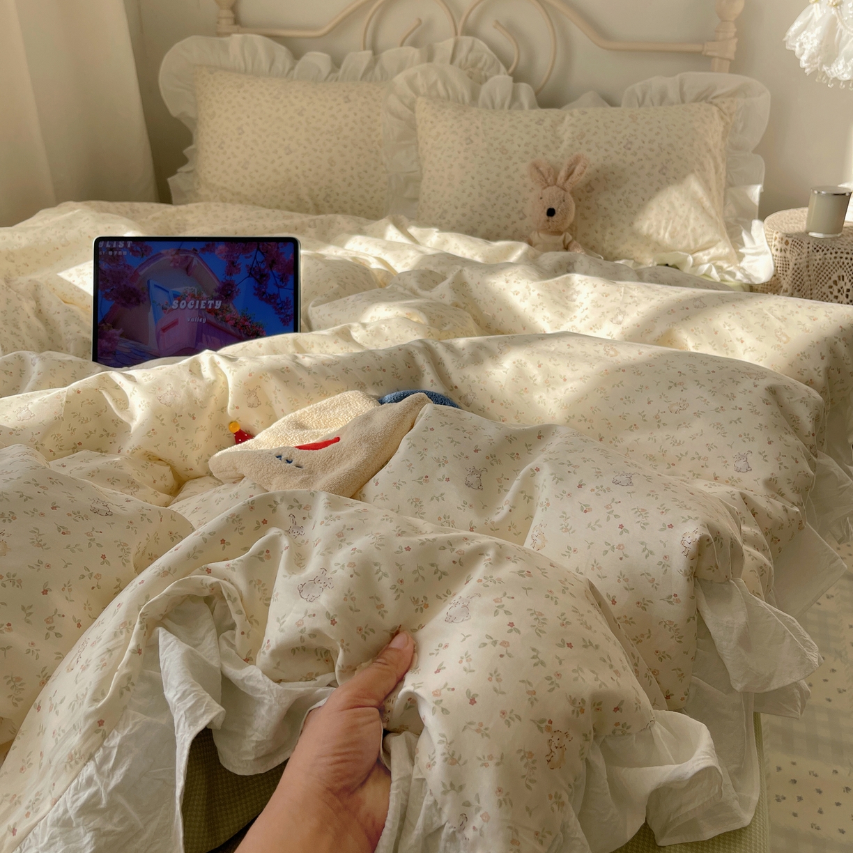 91家纺网 家纺一手货源 找家纺 六巷胡同 2026春夏新款INS博主风韩系小碎花全棉花边款四件套 予椿