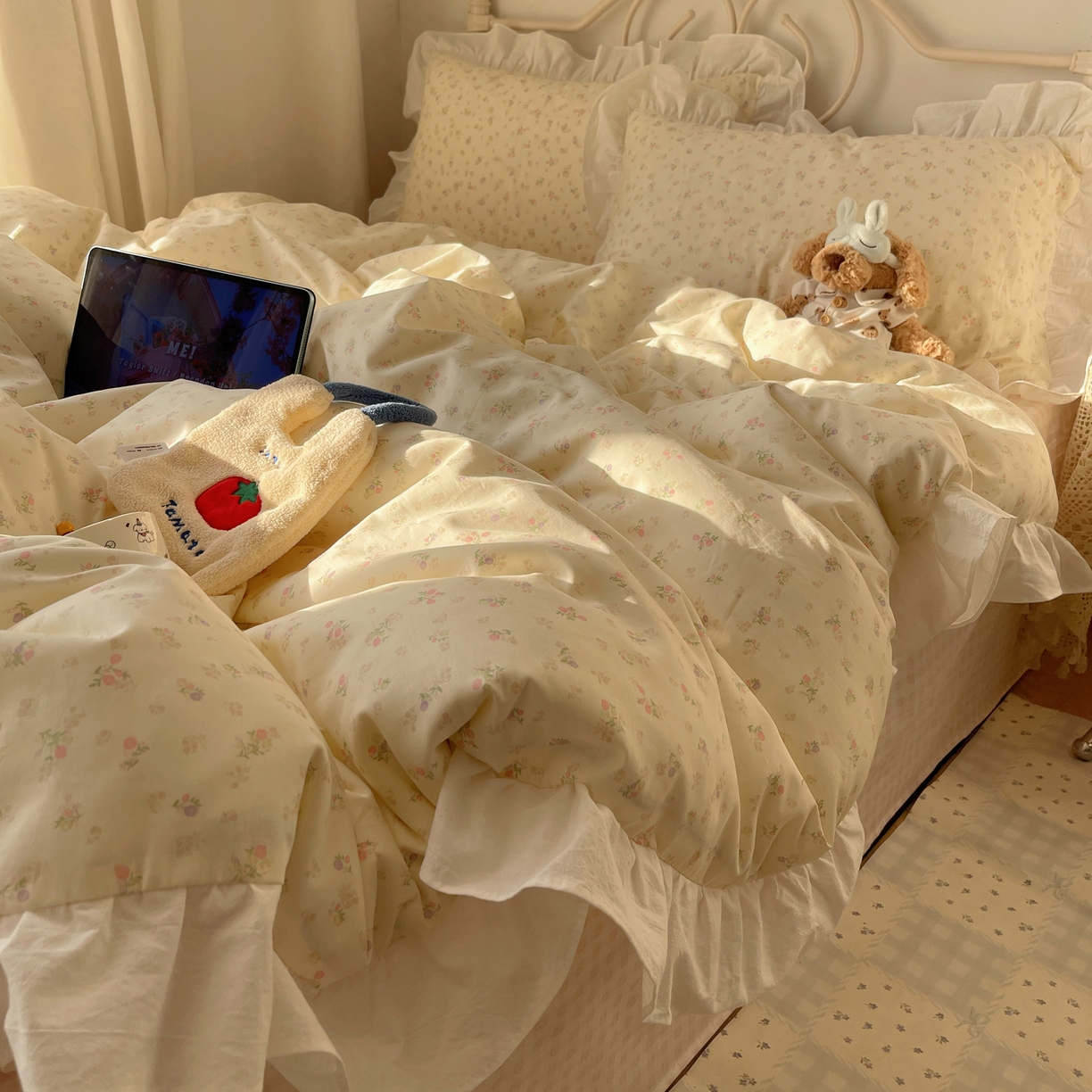 91家纺网 家纺一手货源 找家纺 六巷胡同 2026春夏新款INS博主风韩系小碎花全棉花边款四件套 浅栀