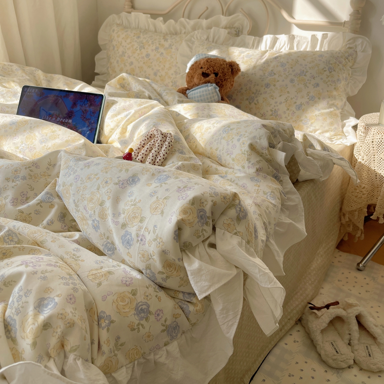 91家纺网 家纺一手货源 找家纺 六巷胡同 2026春夏新款INS博主风韩系小碎花全棉花边款四件套 允夏