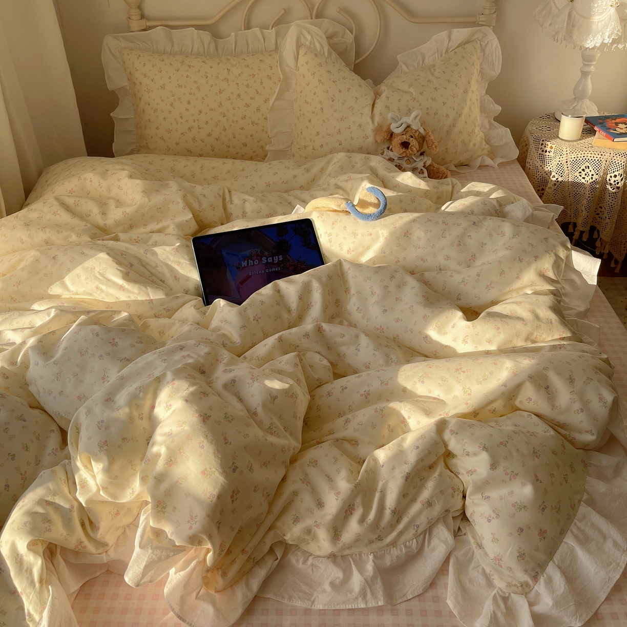 91家纺网 家纺一手货源 找家纺 六巷胡同 2026春夏新款INS博主风韩系小碎花全棉花边款四件套 浅栀