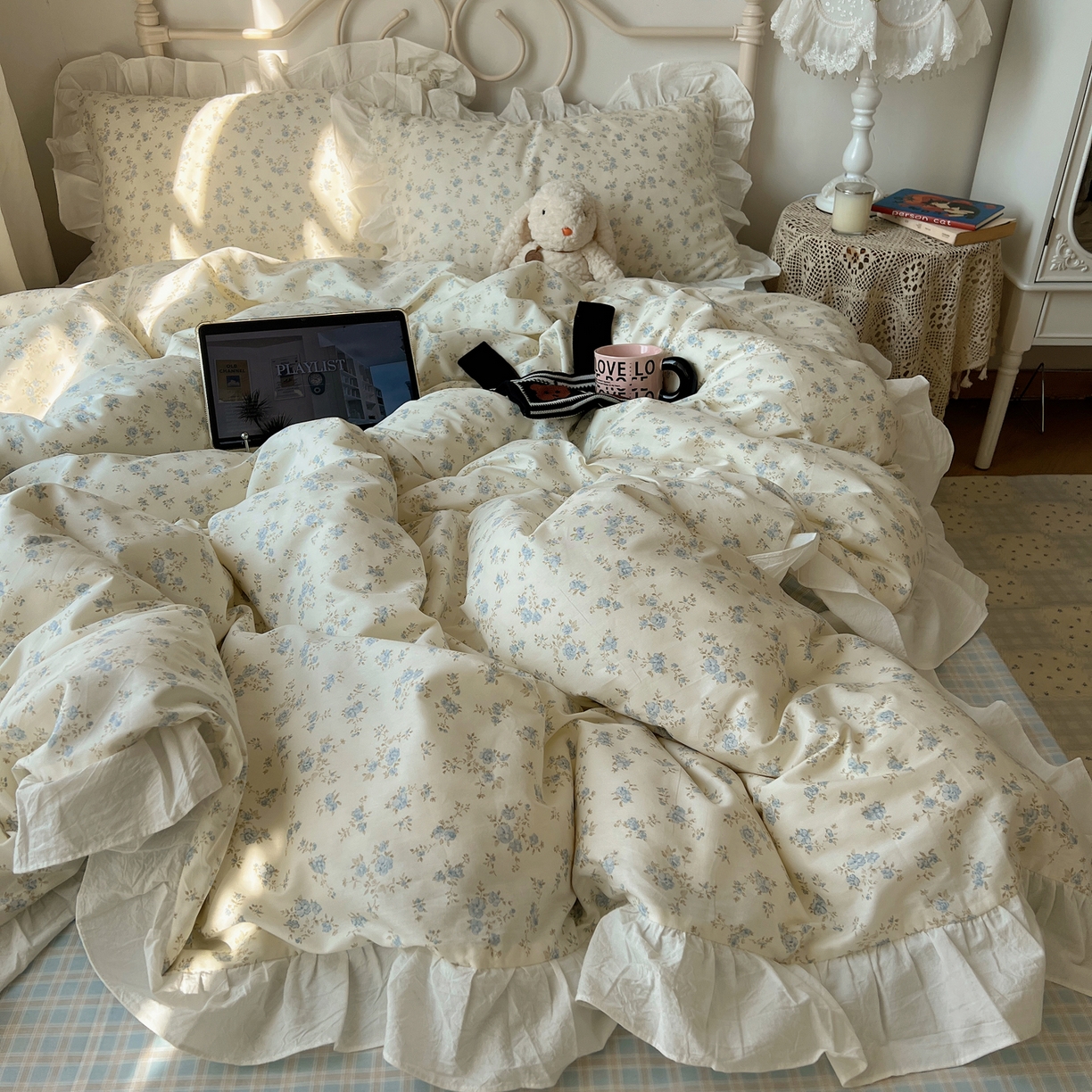 91家纺网 家纺一手货源 找家纺 六巷胡同 2026春夏新款INS博主风韩系小碎花全棉花边款四件套 南乔