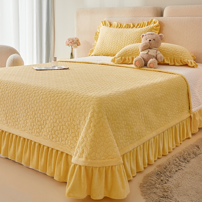 91家纺网 家纺一手货源 找家纺 （总）紫碧螺家纺 2025新款牛奶绒绗绣裙式床盖三件套