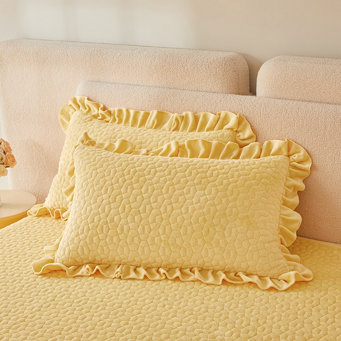 91家纺网 家纺一手货源 找家纺 （总）紫碧螺家纺 2025新款牛奶绒绗绣裙式床盖三件套