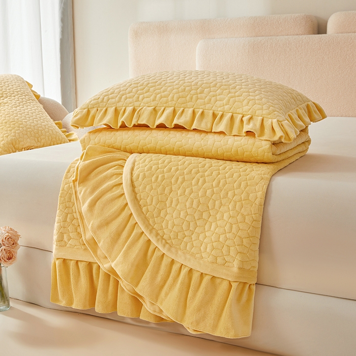 91家纺网 家纺一手货源 找家纺 （总）紫碧螺家纺 2025新款牛奶绒绗绣裙式床盖三件套