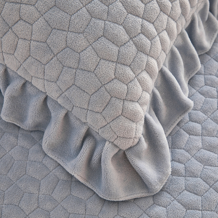 91家纺网 家纺一手货源 找家纺 紫碧螺家纺 2025新款牛奶绒绗绣裙式床盖三件套 银灰