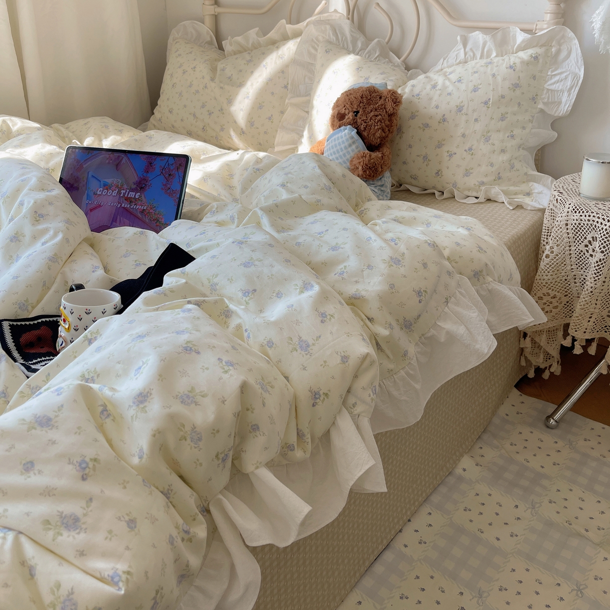 91家纺网 家纺一手货源 找家纺 六巷胡同 2026春夏新款INS博主风韩系小碎花全棉花边款四件套 知棠