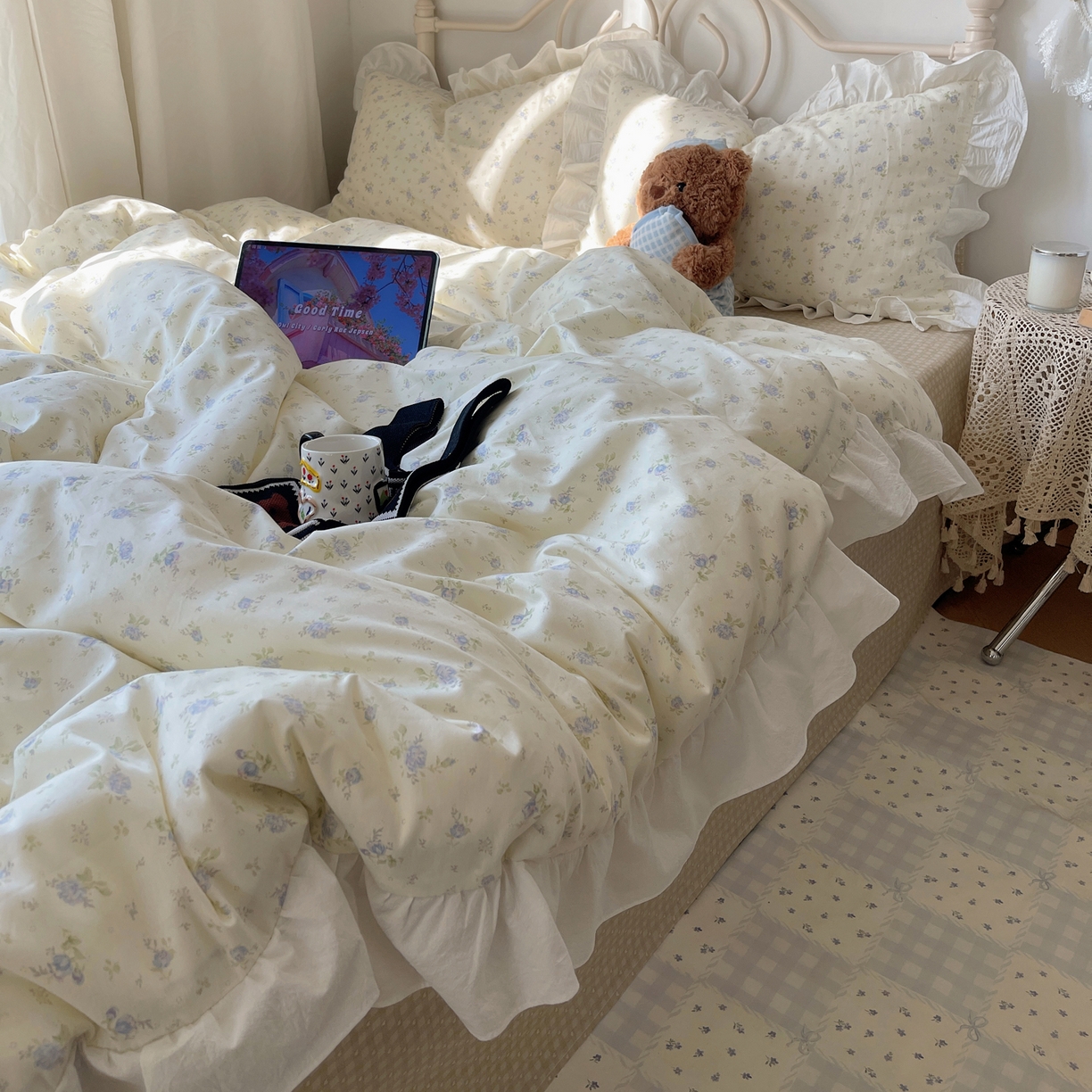 91家纺网 家纺一手货源 找家纺 六巷胡同 2026春夏新款INS博主风韩系小碎花全棉花边款四件套 知棠