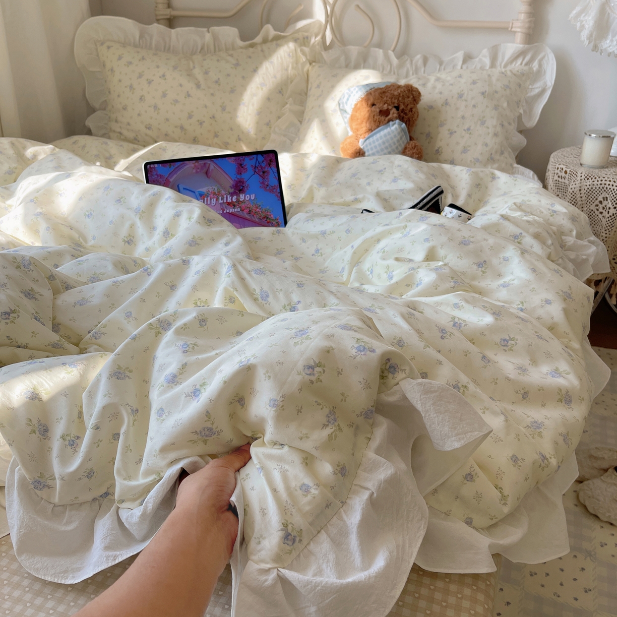 91家纺网 家纺一手货源 找家纺 六巷胡同 2026春夏新款INS博主风韩系小碎花全棉花边款四件套 知棠