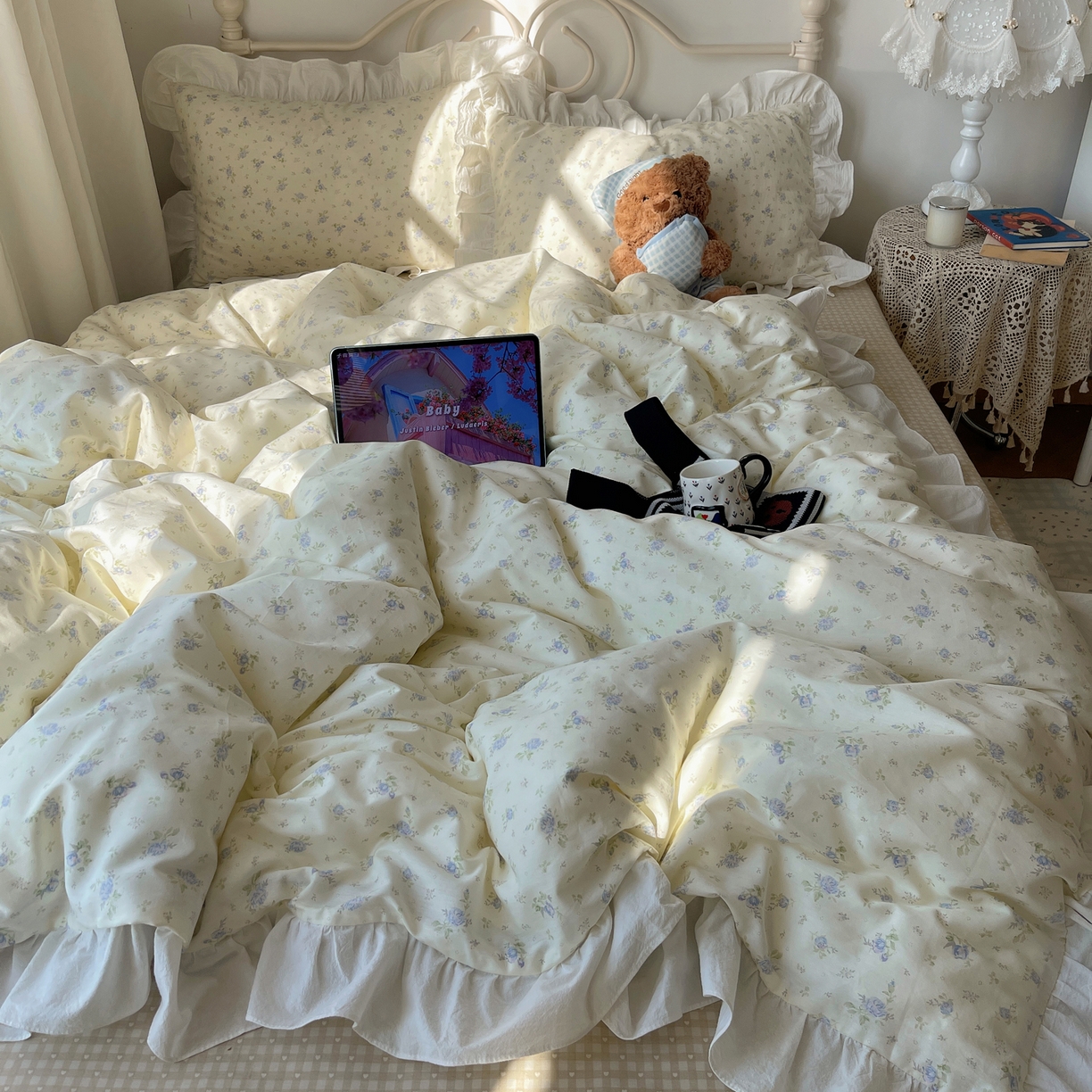 91家纺网 家纺一手货源 找家纺 六巷胡同 2026春夏新款INS博主风韩系小碎花全棉花边款四件套 知棠