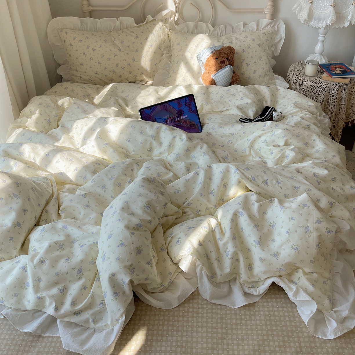 91家纺网 家纺一手货源 找家纺 六巷胡同 2026春夏新款INS博主风韩系小碎花全棉花边款四件套 知棠