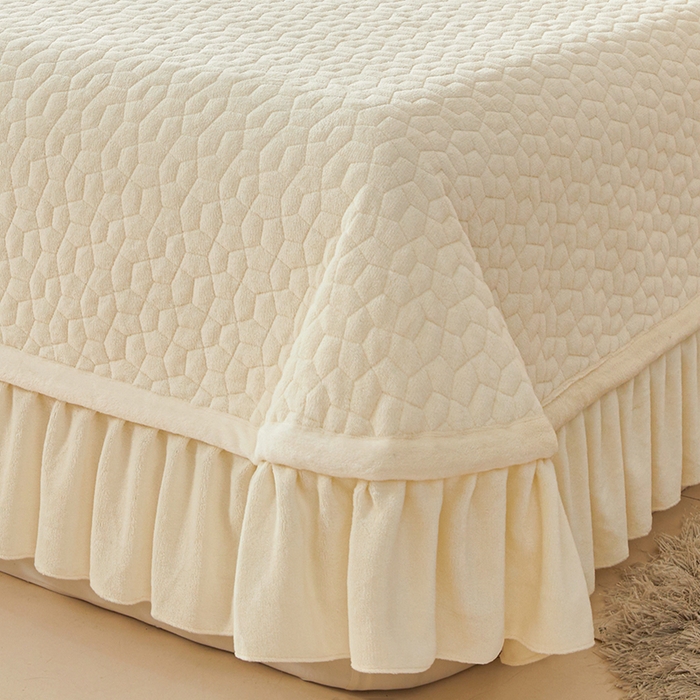 91家纺网 家纺一手货源 找家纺 紫碧螺家纺 2025新款牛奶绒绗绣裙式床盖三件套 奶白