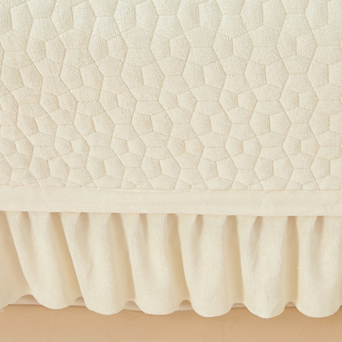 91家纺网 家纺一手货源 找家纺 紫碧螺家纺 2025新款牛奶绒绗绣裙式床盖三件套 奶白